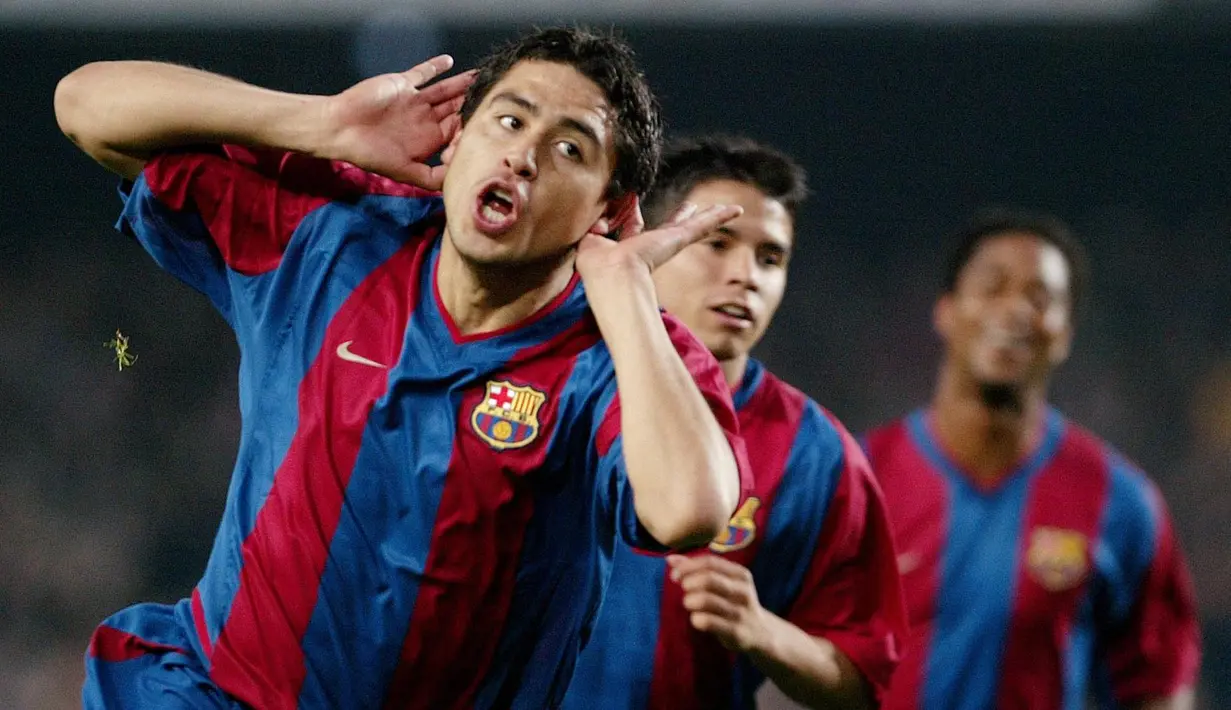 Juan Roman Riquelme hanya bermain 30 partai Barcelona di bawah manajer Louis van Gaal. Setelah itu dijual ke Villarreal tahun 2005. (AFP/Lluis Gene)
