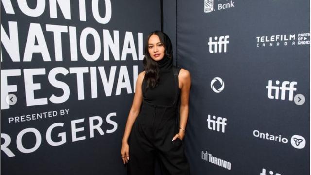 Pemain film The Shadow Strays, Hana Malasan di Red Carpet TIFF 2024