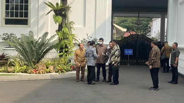 Jenderal TNI (Purn) Agum Gumelar bersama sejumlah purnawirawan Polri dan TNI menyambangi Istana Negara Jakarta untuk bertemu Presiden Joko Widodo (Jokowi).