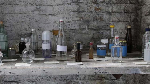 Koleksi air di Museum Air Amy Sharrocks (museumofwater.co.uk)