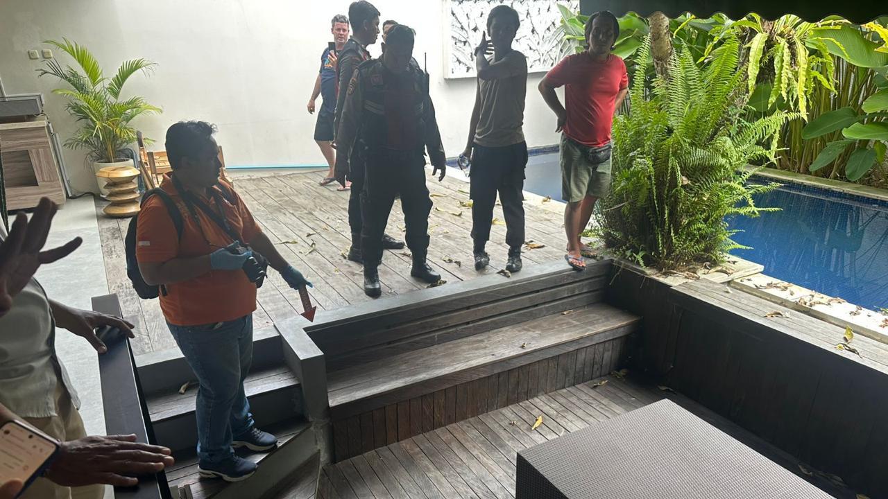 TKP tempat korban tewas di vila, Kamis (25/9).