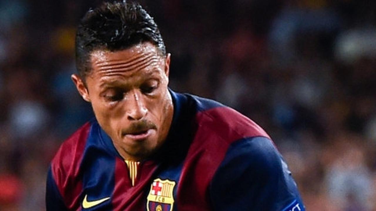 Adriano ingin tinggalkan Barcelona