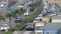 Berkendara di Belakang Kendaraan Besar Lebih Aman, Benarkah?