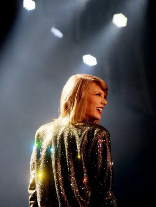 Single yang bertajuk ‘Blank Space’ sempat merajai posisi pertama di chart billboard.  (via instagram@taylorswift/Bintang.com)