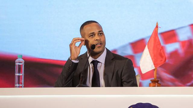 Patrick Kluivert diperkenalkan sebagai pelatih baru Timnas Indonesia, Minggu (12/01/2025). (c) AP Photo/Bagaskara Lazuardi