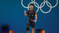 Mengharukan! Rizki Juniansyah Menangis di Pelukan Ibunda Setelah Rebut Emas di Olimpiade 2024