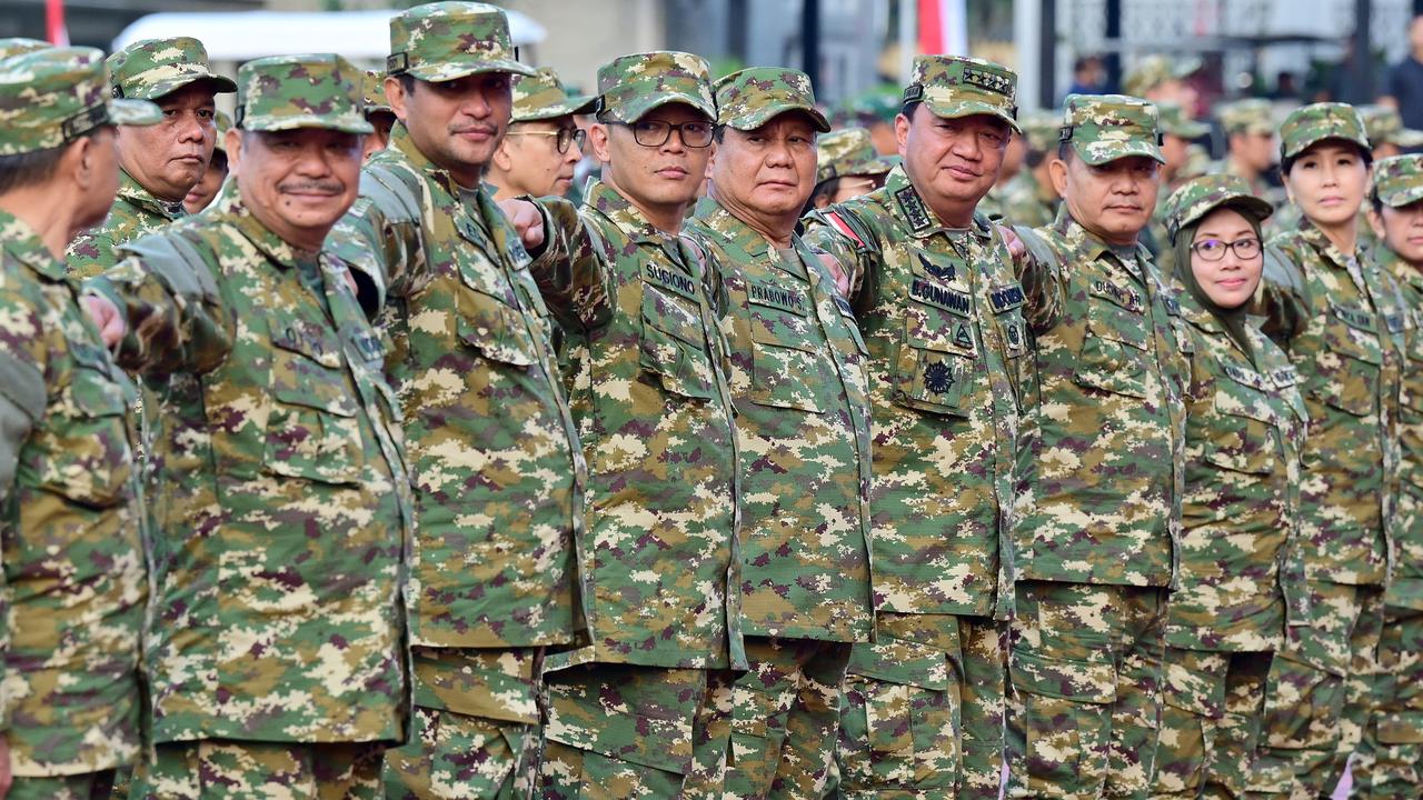 VIDEO: Sorotan Media Asing Lihat Cara Prabowo Gembeleng Menteri Kabinet Bak Tentara di Magelang
