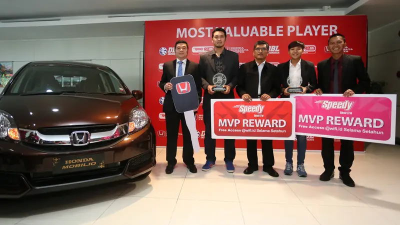 Penyerahan MVP NBL Indonesia 