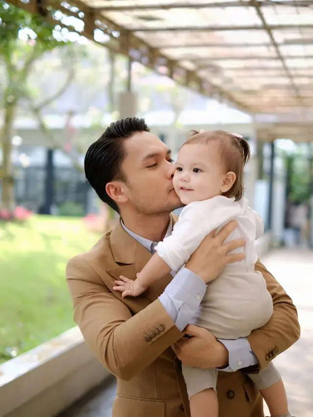 Randy Pangalila bersama anak (Instagram/randpunk)