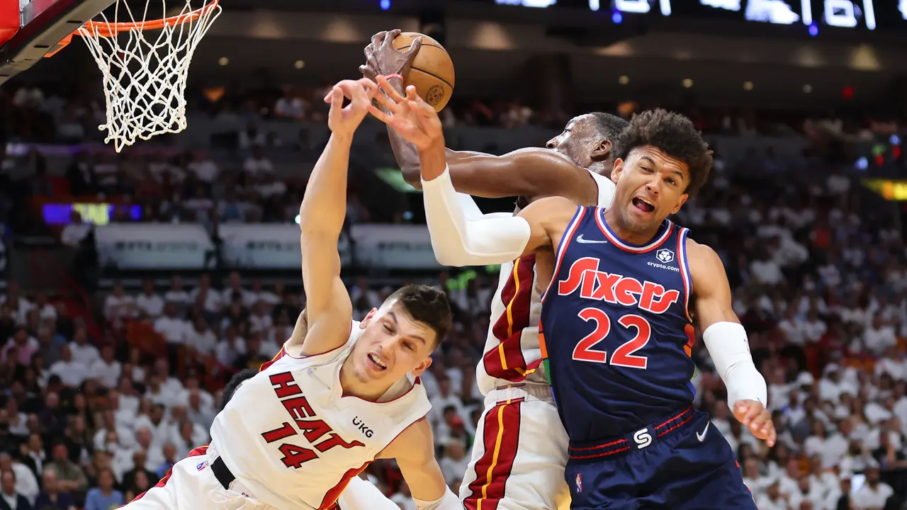 Duel sengit semifinal Wlayah Timur NBA antara Philadelphia 76ers melawan Miami Heat
