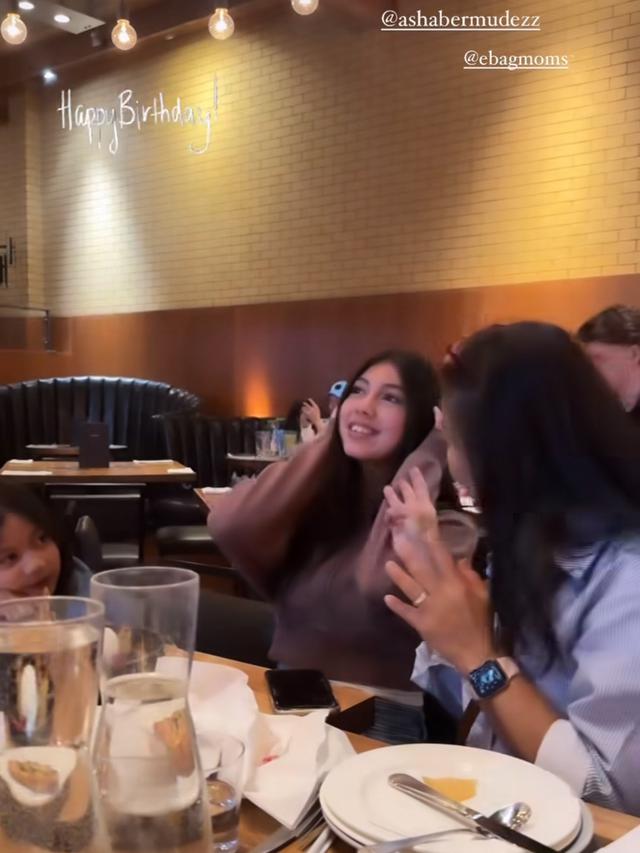 Asha Bermudez dan Cindy Fatikasari di Kanada