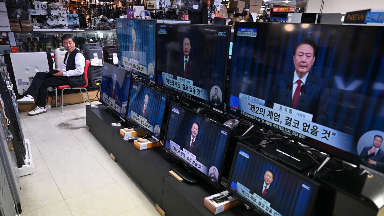 Membungkuk, Presiden Korea Selatan Yoon Suk Yeol Minta Maaf