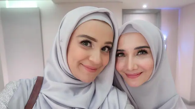 [Bintang] Kakak Adik Zaskia-Shireen Sungkar Sharing Dandanan Cantik Sederhana Saat Ramadan 2018