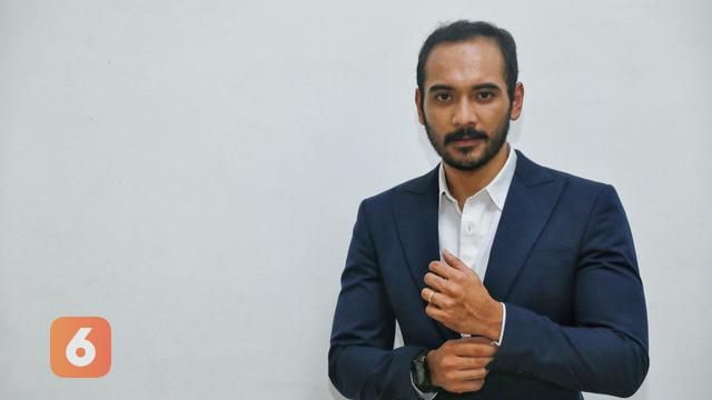 [Bintang] Beda Negara, Ini Kisah Cinta Ario Bayu dan Valentine Payen