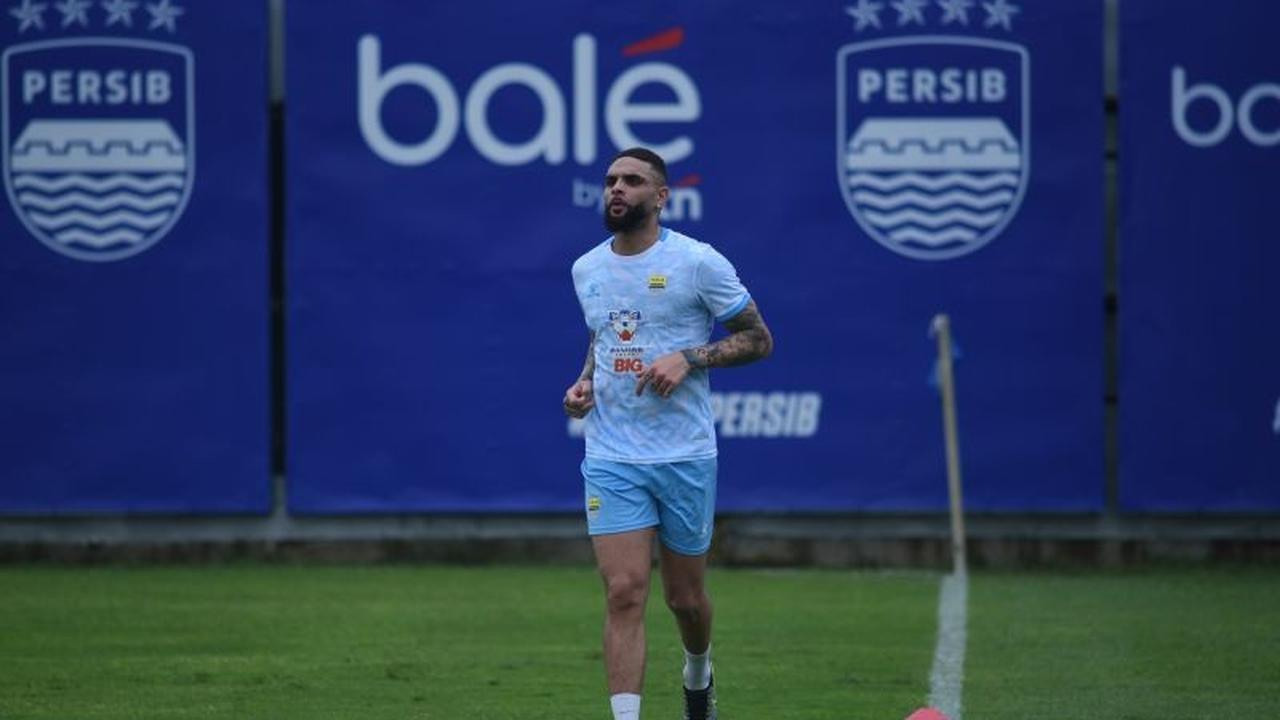 Layvin Kurzawa Jalani Latihan Perdana Bersama Persib Bandung, Absen Lawan Persis Solo