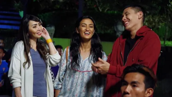 [Bintang] Atiqah Hasiholan