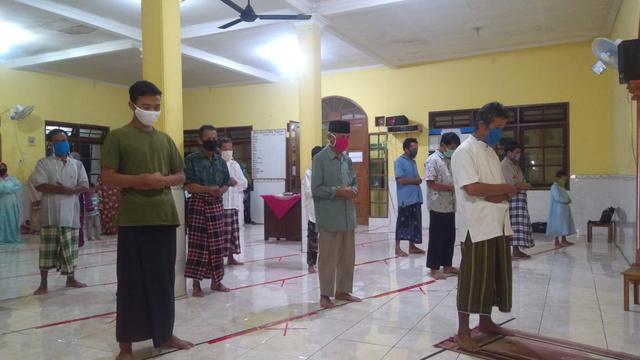 Sholat dengan Menerapkan Protokol Kesehatan