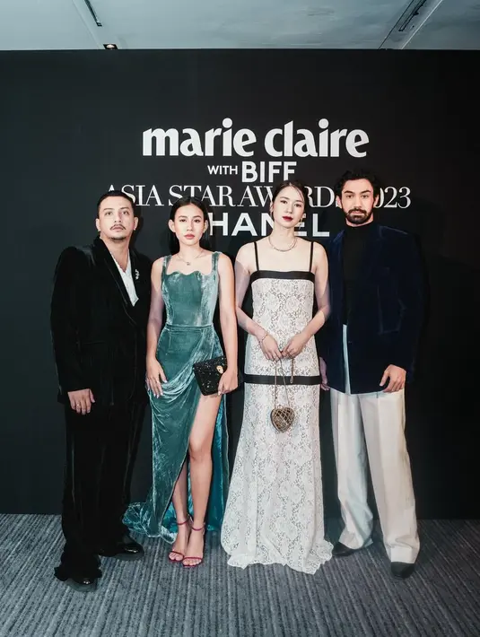 Penampilannya bersama cast film 24 Jam Bersama Gaspar lainnya tak main-main. Setelah tampil penuh pesona dalam balutan dress putih dengan aksen bertingkat di red carpet, Laura menghadirkan penampilan berbeda di Marie Claire Asia Star Awards. [Foto: Instagram/laurabas]