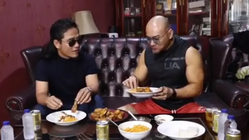 Mantap Mualaf, Begini Kedekatan Deddy Corbuzier dengan Gus Miftah