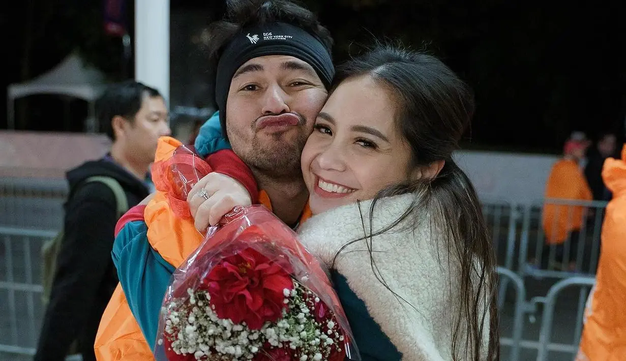 Selama di New York, Nagita Slavina banyak mengenakan outfit berlapis untuk tetap hangat di tengah musim gugur yang sedang berlangsung. [@raffinagita1717]