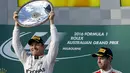 Ekspresi pebalap Mercedes, Nico Rosberg, setelah menjuarai F1 GP Australia di Sirkuit Albert Park, Minggu (20/3/2016). (Reuters/Brandon Malone)
