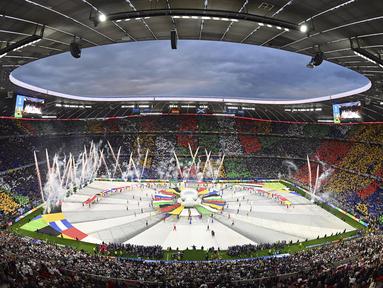 Kemeriahan upacara pembukaan Euro 2024 yang berlangsung di Allianz Arena, Munchen, Jerman, Sabtu (15/06/2024) WIB. (AP Photo/Dpa/Peter Kneffel)