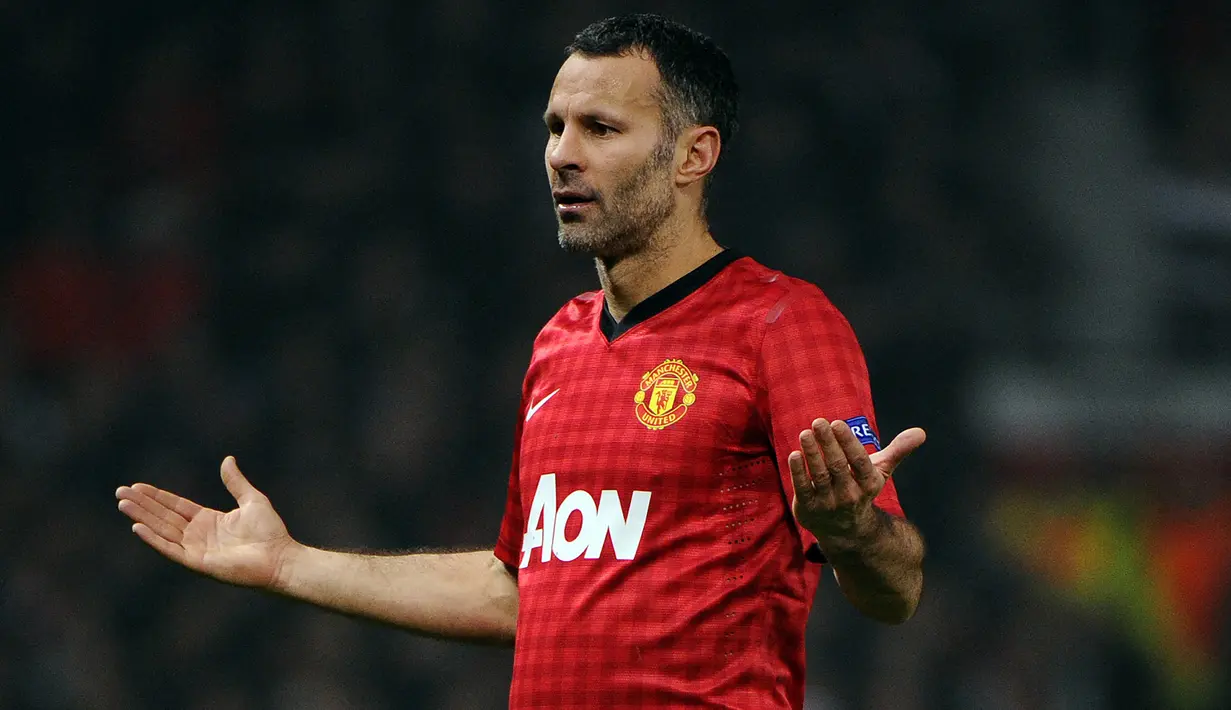 Ryan Giggs - Cinta memang buta, buktinya legenda Manchester United tersebut pernah berselingkuh dengan adik iparnya, Natasha, yang membuat hubungannya dengan sang adik memburuk. (AFP/Pierre-Philippe Marcou)