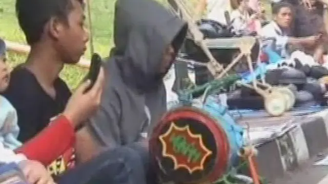 Takut Dirazia, Tukang Topeng Monyet Pindah ke Bogor
