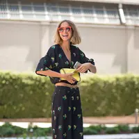 Tiga zodiak ini nggak akan 'ngaret' saat janjian sama kamu. (Sumber foto: The Fashion Medley)