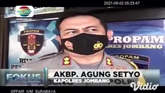 Dari rekaman video yang beredar di masyarakat, pungutan liar (pungli) diduga dilakukan oleh salah satu oknum anggota polisi berpangkat Ajun Komisaris Polisi berinisial EW, yang menjadi Binmas Polsek Ploso, kepada pengendara mobil di pos penyekatan Ke...