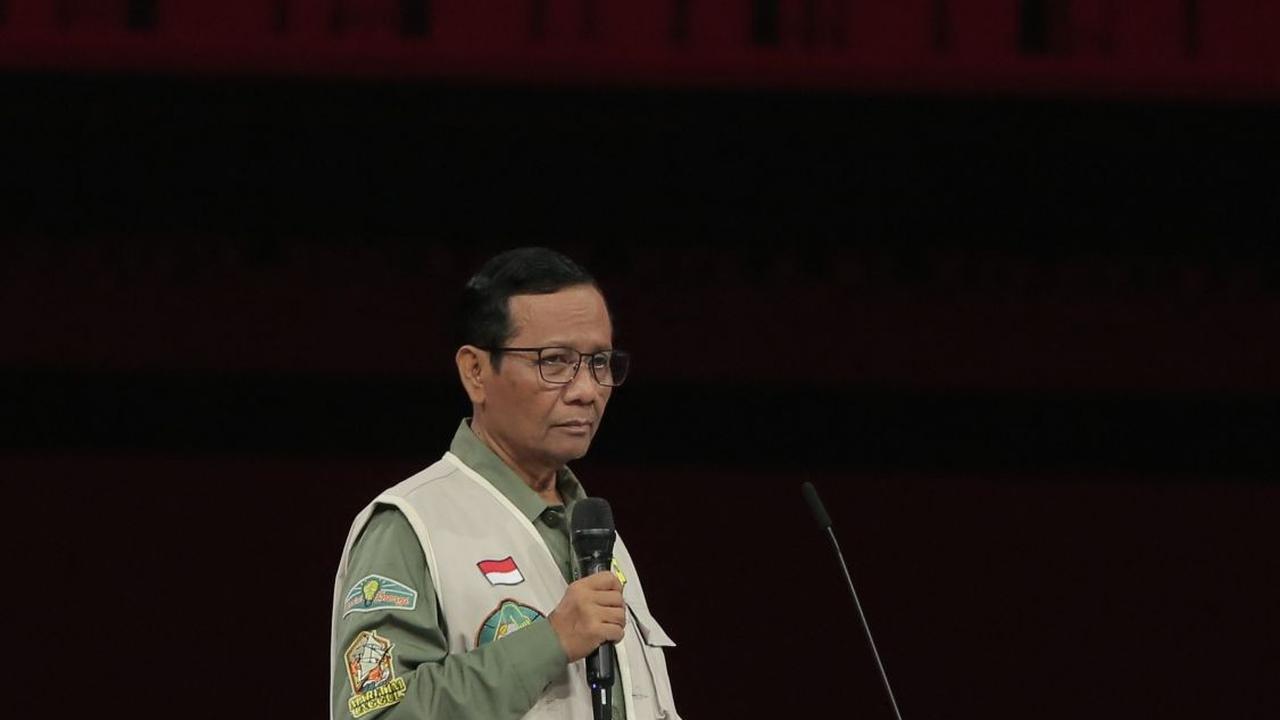 VIDEO: Tutup Debat, Mahfud Nyanyi Lagu Ebiet G Ade & Sebut Pedang Hukum Tumpul!