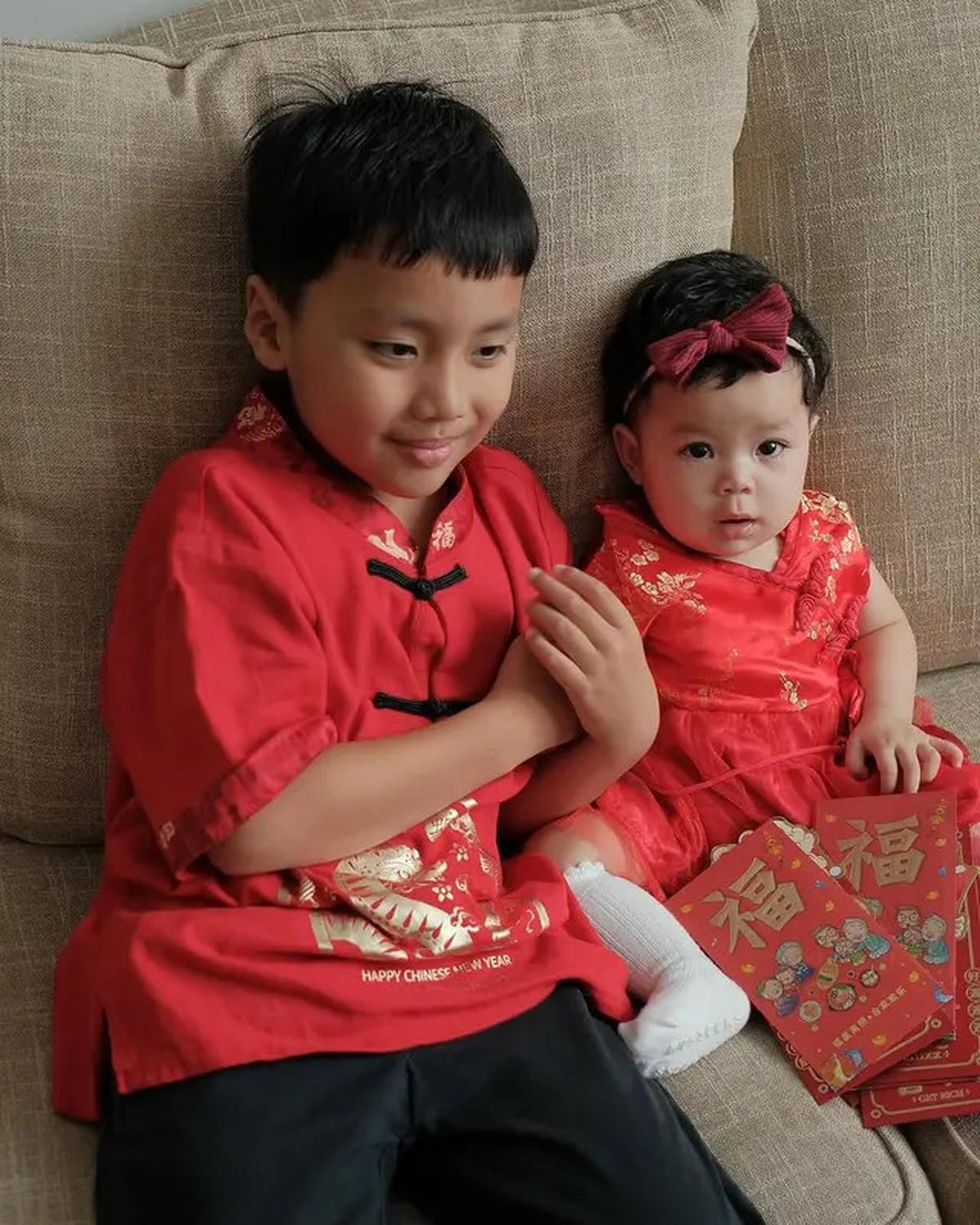 6 Potret Larissa Chou Rayakan Imlek Bareng Keluarga, Anaknya Senang Dapat Angpao