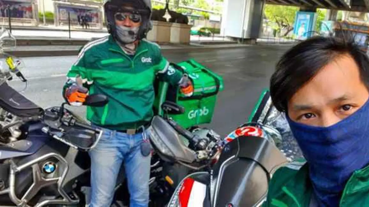 Pilot dan awak kabin jadi driver ojol