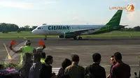 Pesawat dari maskapai penerbangan Citylink yang berangkat dari Yogyakarta menjadi pesawat komersil pertama yang mendarat usai diresmikannya kembali penerbangan komersil berjadwal (Liputan6.com/Helmi Fithriansyah).