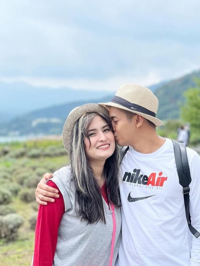 Adly Fayruz dan Angbeen Rishi (https://www.instagram.com/p/Ch6pxtupcXy/)