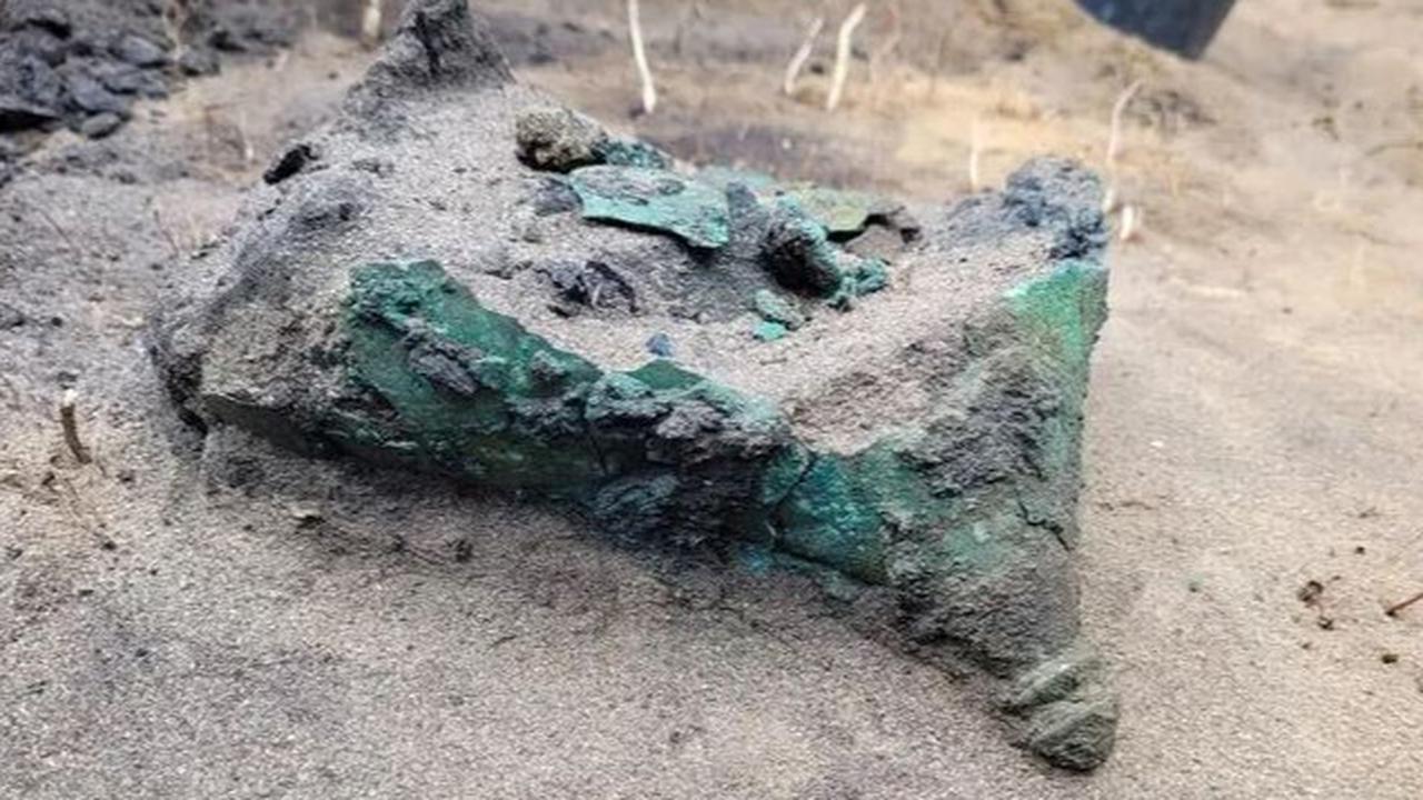 Arkeolog Temukan Helm Perunggu Berusia 2300 Tahun di Dalam Tungku, Diduga Milik Kepala Suku Bangsa Celtic
