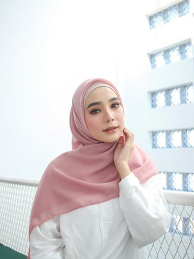 10 Rekomendasi Hijab Polycotton Terbaik Edisi Lebaran 2024, Bikin Tambah Cantik