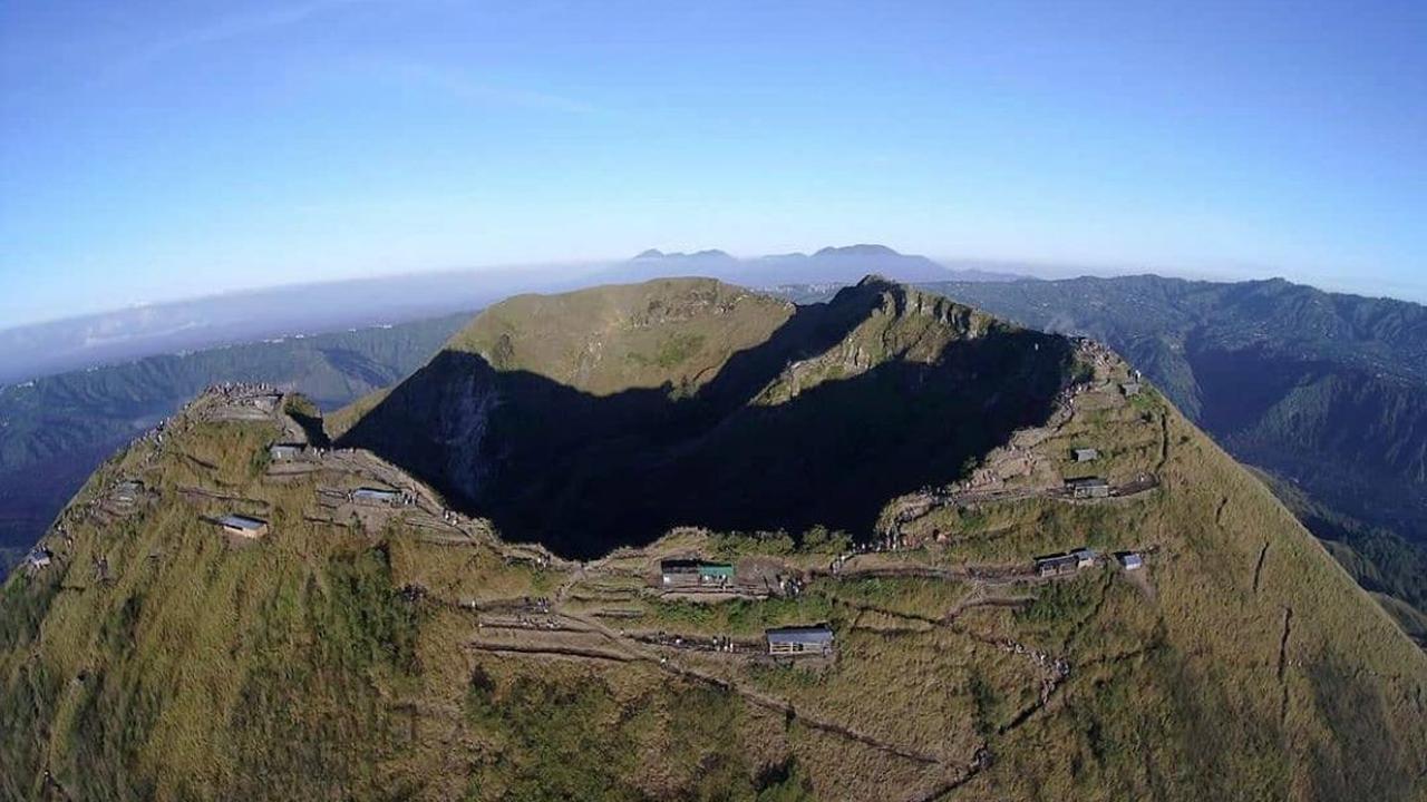 Puncak Gunung Batur di Bali dari ketinggian