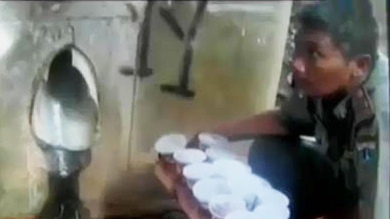 VIDEO: Satpol PP Tangkap Penjual Es Teh Air AC di Kawasan Monas