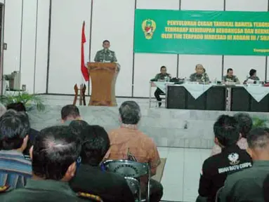 Citizen6, Bandung: Ratusan peserta mengikuti mengikuti Penyuluhan Bahaya Terorisme dari Tim terpadu Mabes TNI AD, bertempat di Aula Satata Sariksa Rindam III/Siliwangi Jalan Gudang Utara Bandung, Jumat (14/10). (Pengirim: Pendam III/Siliwangi)
