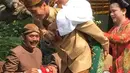 Pak Jokowi gak kuat gendong Gibran. Wajar aja, Gibran kan sudah besar. (Istimewa)