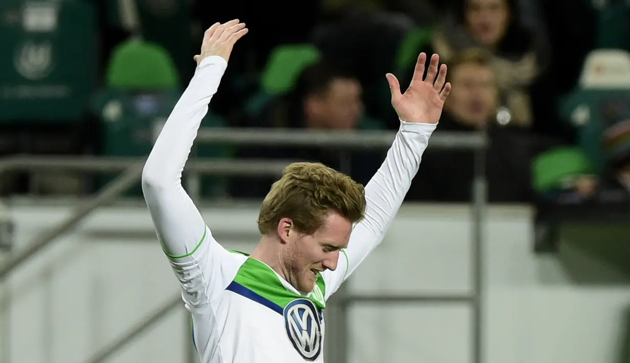 Pemain VfL Wolfsburg, Andre Schuerrle mencetak gol tunggal saat melawan KAA Gent pada leg kedua babak 16 besar liga Champions di Stadion di Volkswagen Arena, Rabu (9/3/2016) dini hari WIB. (AFP/John Macdougall)