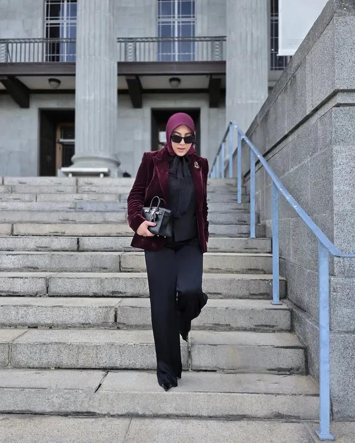 7 Outfit Syahrini dengan Blazer, Inspirasi Gaya Trendi dan Elegan
