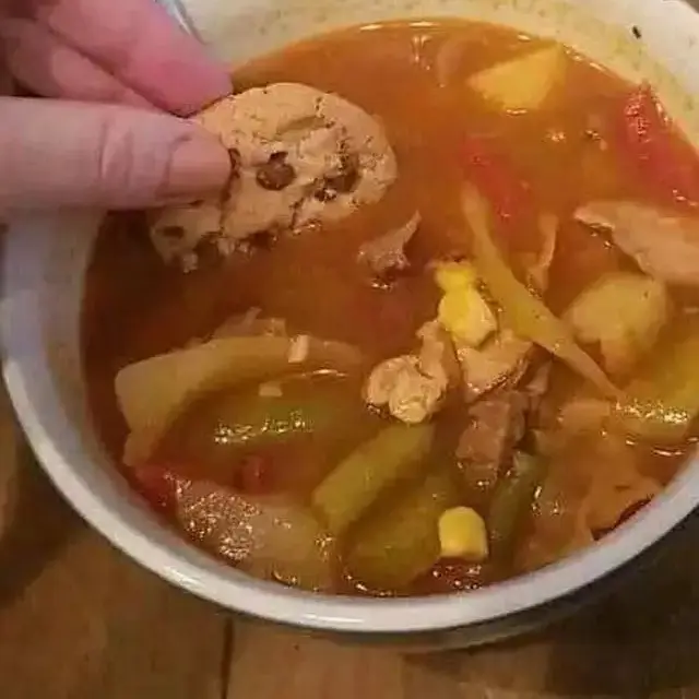 6 Potret Sayur Asem Nyeleneh, Buka Puasa Jadi Enggak Semangat Makan