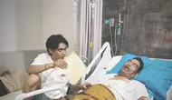 Sang Ayah Sakit, Charly Van Houten Setia Temani dan Rawat di Rumah Sakit