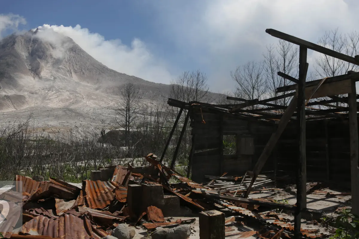 20150705-Letusan Gunung Sinabung-Medan1