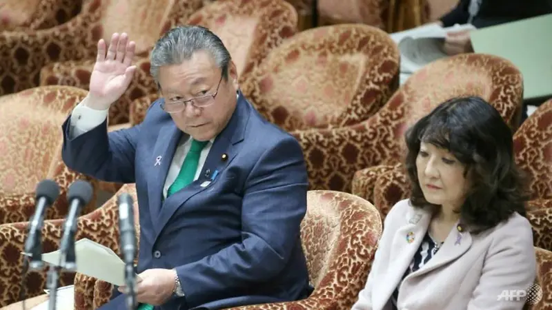 Menteri keamanan Siber Jepang Yoshitaka Sakurada mengaku tidak paham menggunakan komputer (AFP/Jiji Press)