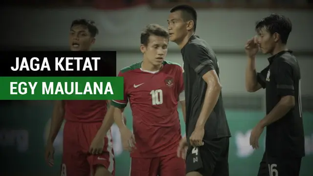 Berita video para pemain Thailand U-19 yang menjaga ketat dan mewaspadai pergerakan gelandang Timnas Indonesia U-19, Egy Maulana Vikri, saat laga uji coba di Stadion Wibawa Mukti, Cikarang, Minggu (8/10/2017).