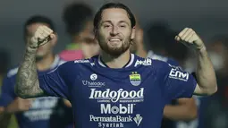 Marc Klok. Gelandang naturalisasi asal Belanda berusia 28 tahun ini didatangkan Persib Bandung dari Persija Jakarta pada 30 Juni 2021 menjelang bergulirnya BRI Liga 1 2021/2022. (Foto: Bola.com/M. Iqbal Ichsan)