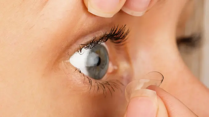 [Bintang] Ngaku Suka Pakai Softlens, Hati-hati Jangan Terjadi 4 Hal Ini